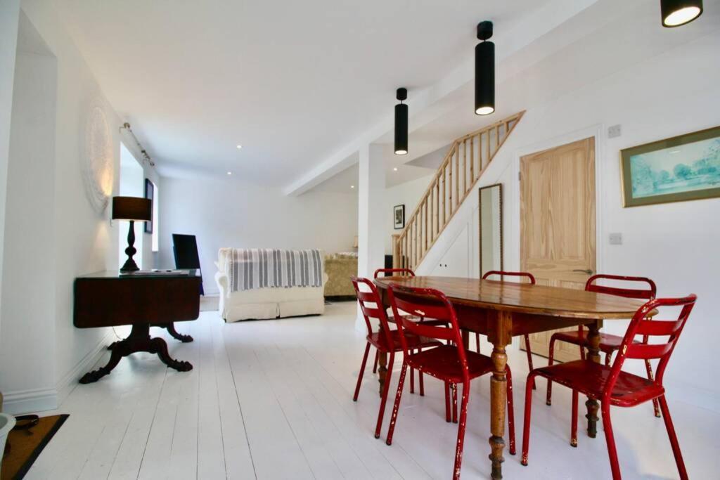 Betern Place By Air Premier Villa Seaford Exterior photo
